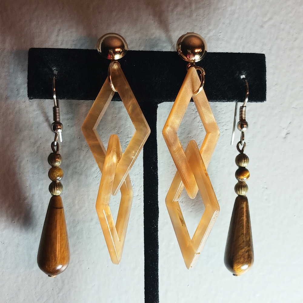 Lovely Lot! Tigers Eye Drops & Acrylic Pearlescent Dangle Earrings